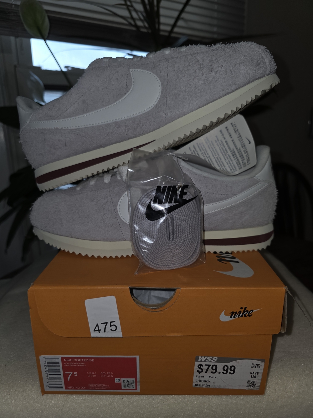 🌟🌟Nike Grey and White Cortez SE Sneakers with Extra Laces🌟🌟